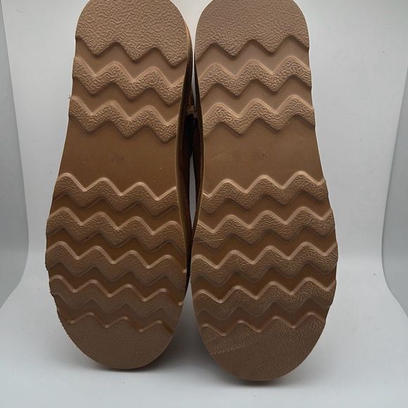 CUSHIONAIRE Women's Genuine Suede pull on platform boot +Memory Foam 9 CHESTNUT - Picture 5 of 7